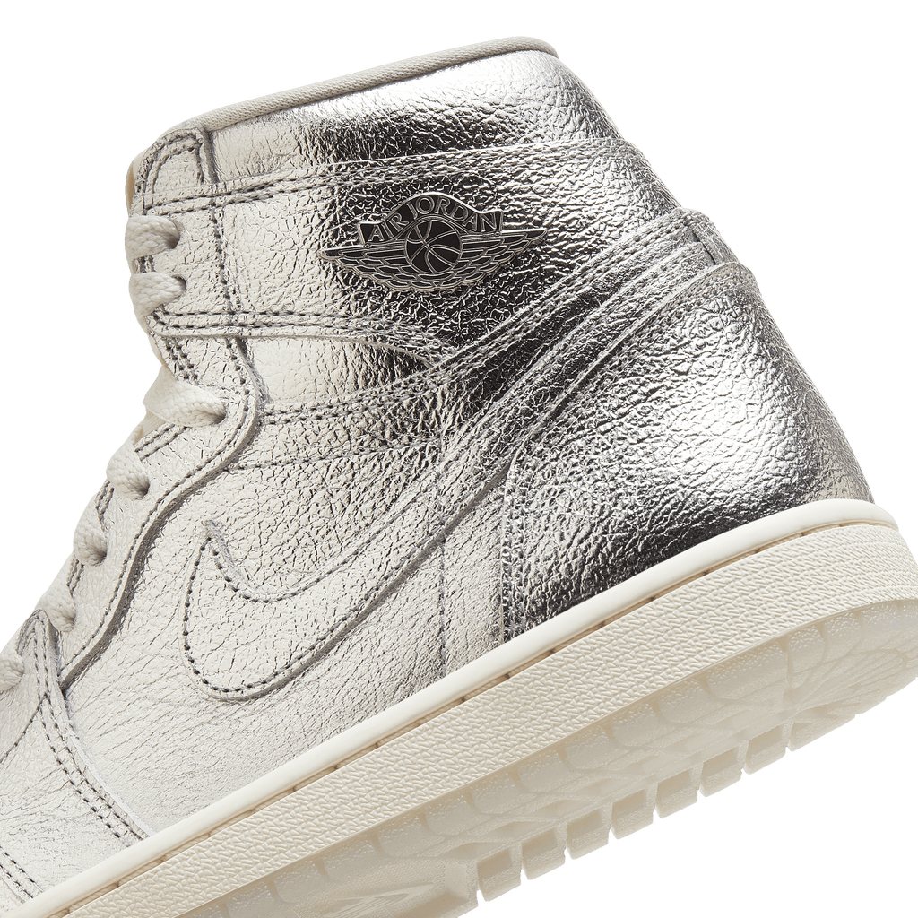 Women's  Air Jordan 1 Retro High OG "Chrome"